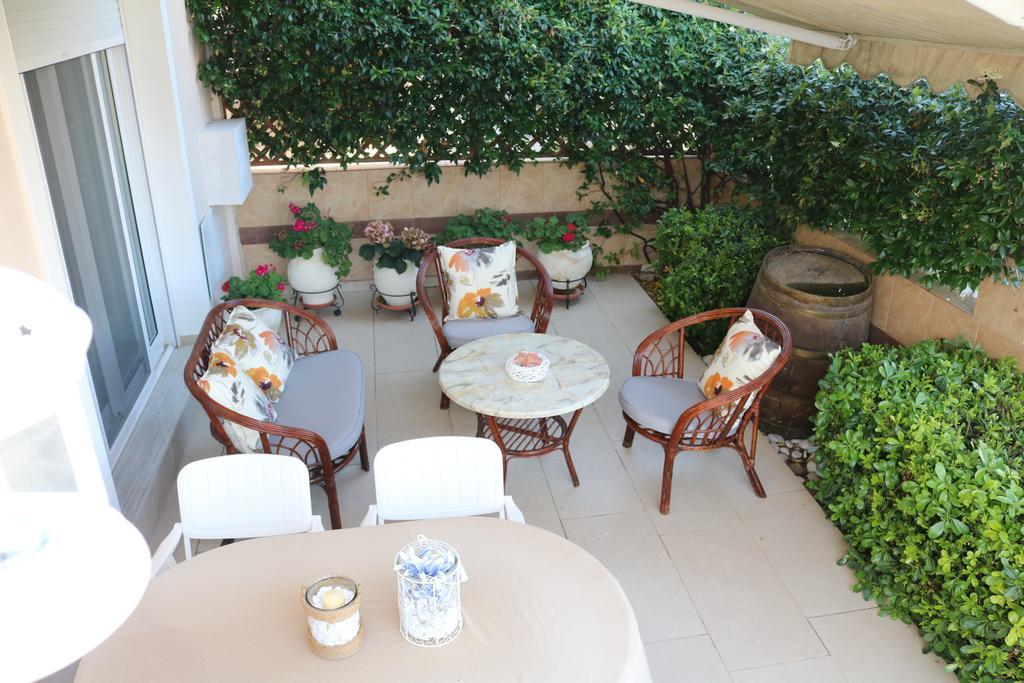 Golden Suites Ofrínion Exterior foto