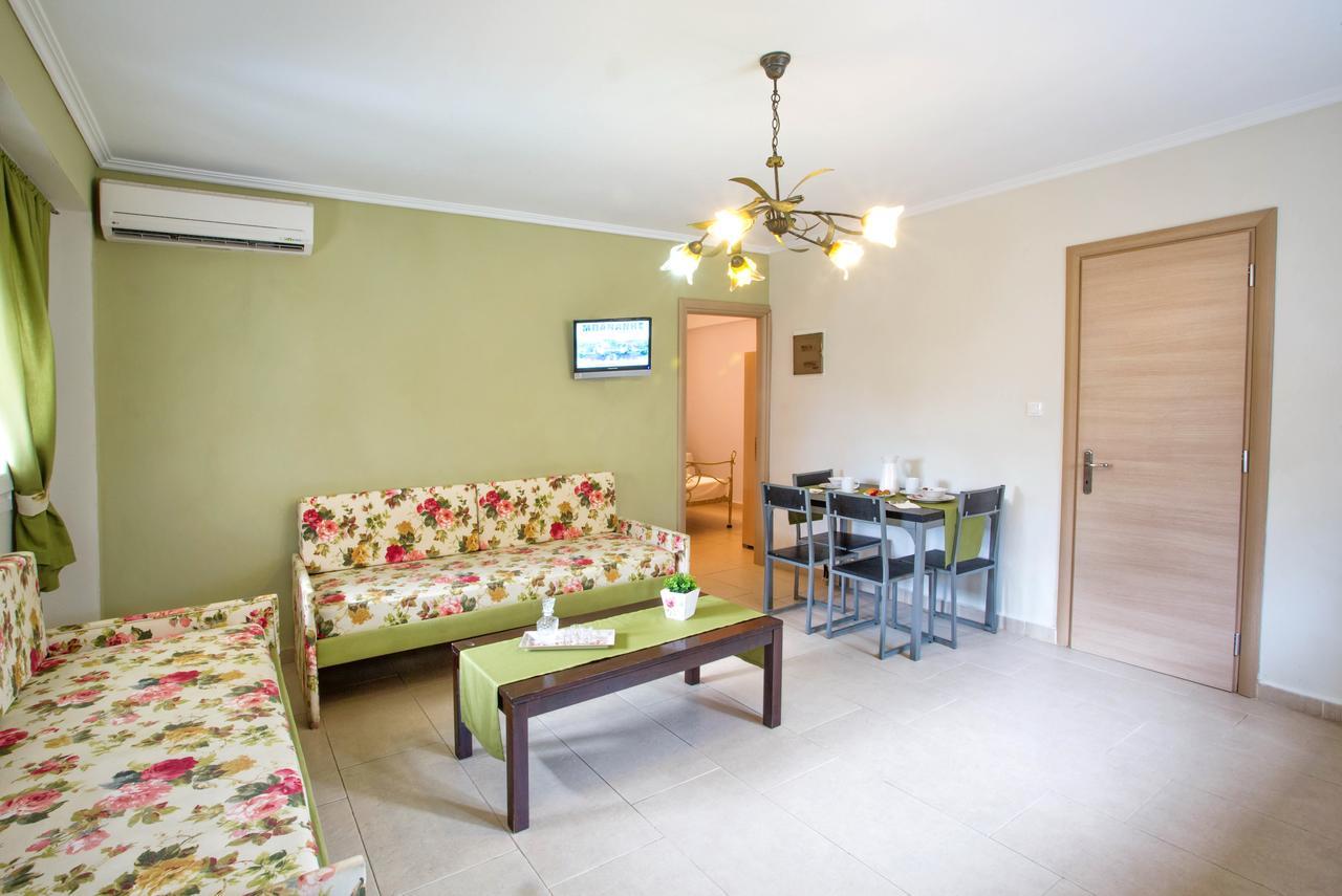 Golden Suites Ofrínion Exterior foto